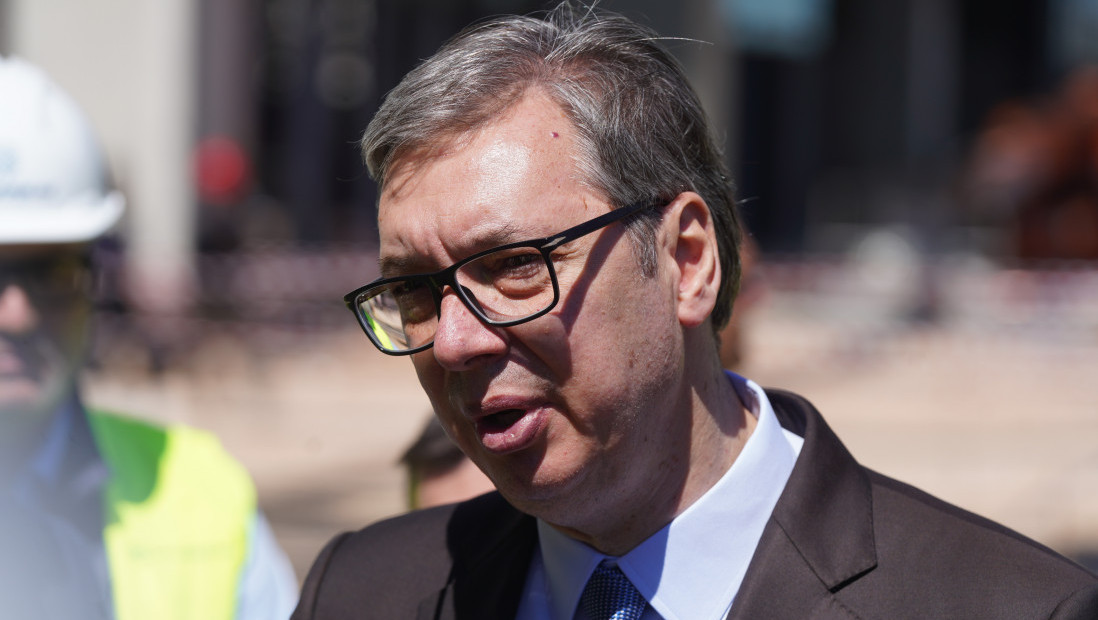 Predsednik Vučić se obraća javnosti oko 11.30