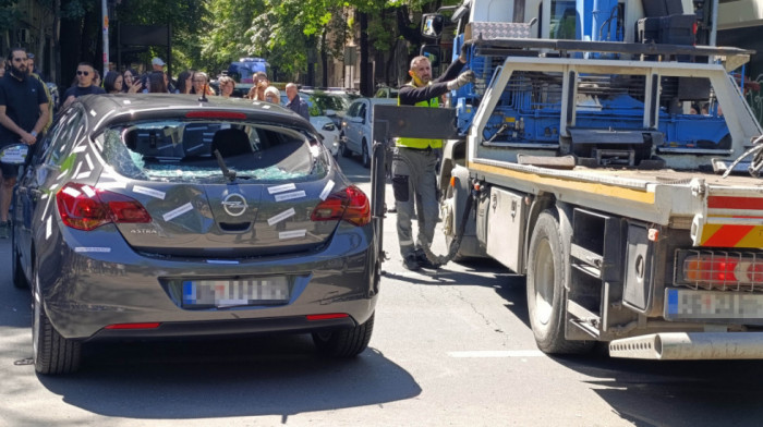 Vozilo udarilo starijeg muškarca koji je blokirao raskrsnicu ispred Pravnog fakulteta: Svemu prethodila rasprava