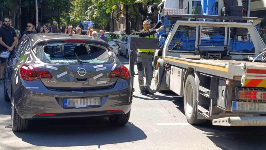 Vozilo udarilo starijeg muškarca koji je blokirao raskrsnicu ispred Pravnog fakulteta: Svemu prethodila rasprava