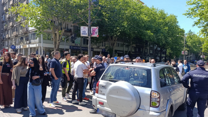 Detalji incidenta kod Pravnog fakulteta: Vozač probio blokadu i udario muškarca (90), oglasio se Klinički centar Srbije