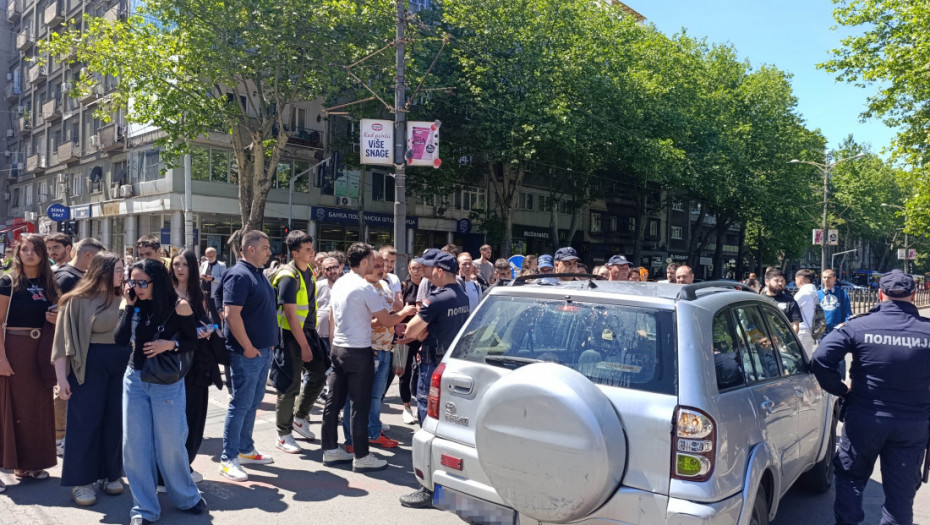 Detalji incidenta kod Pravnog fakulteta: Vozač probio blokadu i udario muškarca (90), oglasio se Klinički centar Srbije