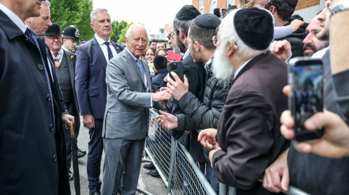 Kralj Čarls posetio deo Londona pogođen antisemitskim napadima