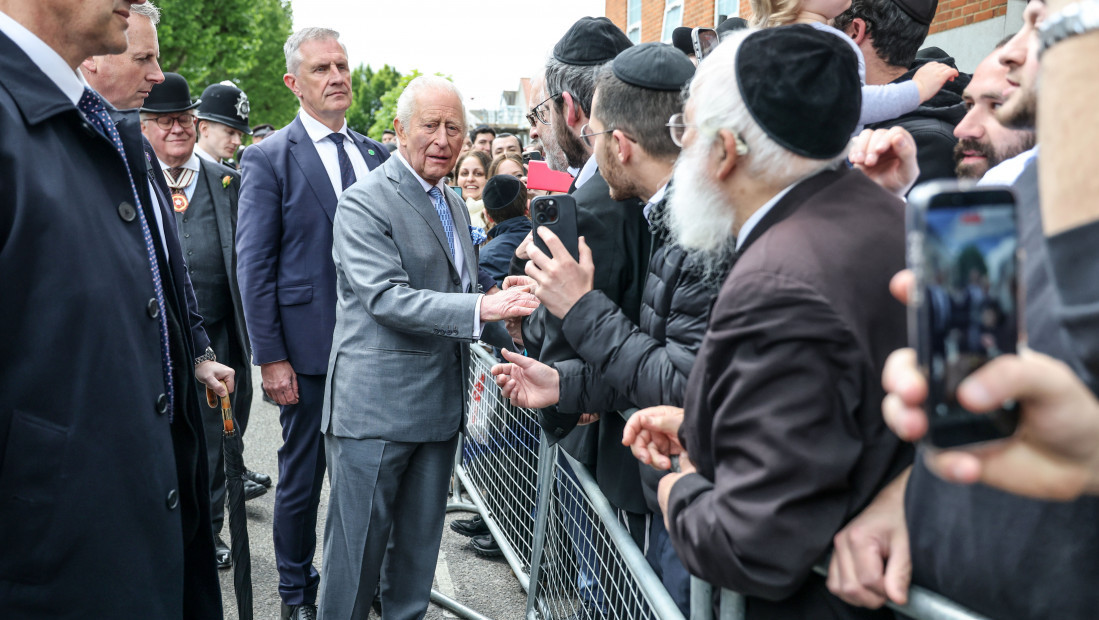 Kralj Čarls posetio deo Londona pogođen antisemitskim napadima