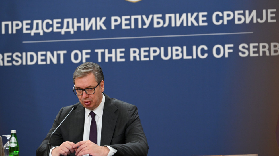 Predsednik Vučić demantuje navode da je njegov brat vlasnik restorana na Senjaku: "To je laž iz kuhinje mafije"