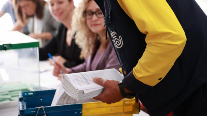 Otvorena birališta u Andaluziji, šest partija u izbornoj trci, desnica predvodi
