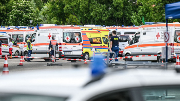 Nesreća u Berlinu: Tramvaj se prepolovio nakon iskakanja iz šina, povređeno najmanje 20 putnika