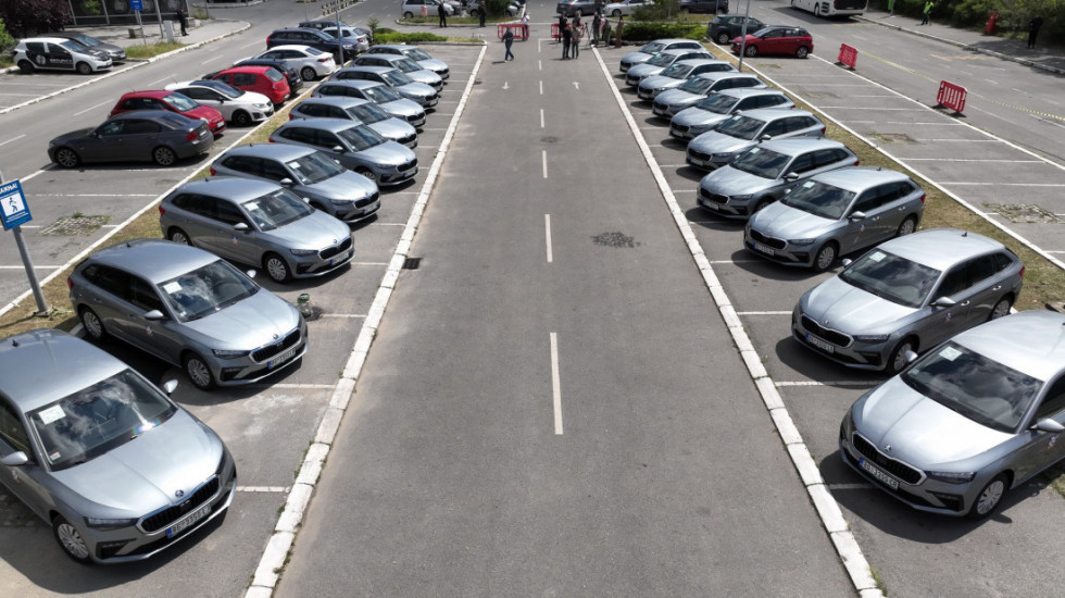Grad Beograd uručio domovima zdravlja 20 vozila za prevoz pacijenata na dijalizu