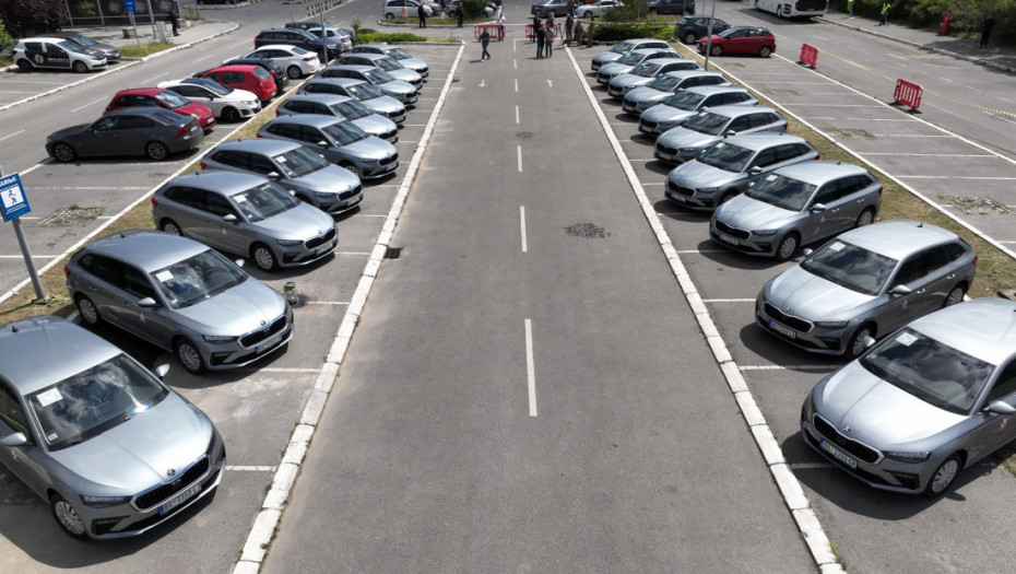 Grad Beograd uručio domovima zdravlja 20 vozila za prevoz pacijenata na dijalizu