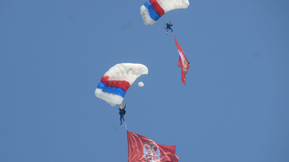 Balkanski skok prijateljstva 2026 okupio padobrance regiona na aerdromu Lisičji jarak