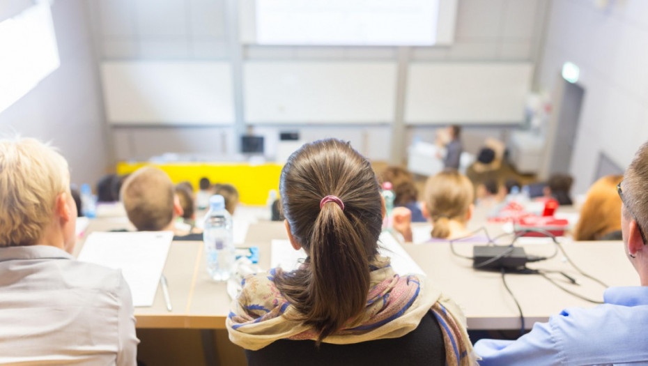 Veštačka inteligencija menja način studiranja: Da li pismeni ispiti odlaze u prošlost?