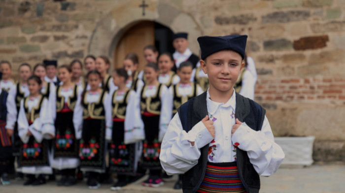 Nove folklorne nošnje za decu u srpskim enklavama na Kosovu i Metohiji