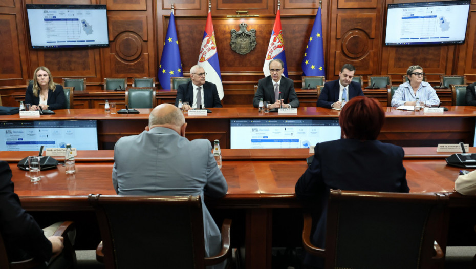 Premijer Macut sa dekanima prirodno-matematičkih, tehničkih i pedagoških fakulteta
