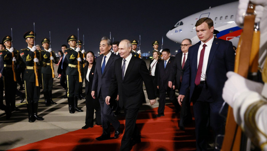 Vladimir Putin stigao u Peking: Dočekao ga šef diplomatije Vang Ji, sutra razgovori sa Đinpingom