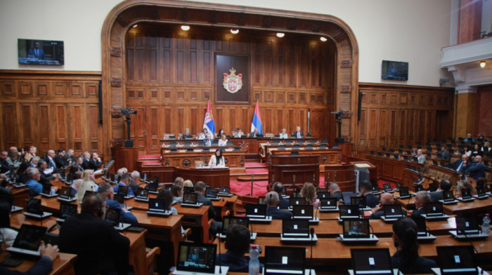 Poslanici nastavili raspravu o izbornim zakonima: Opozicija traži video nadzor i elektronsku identifikaciju
