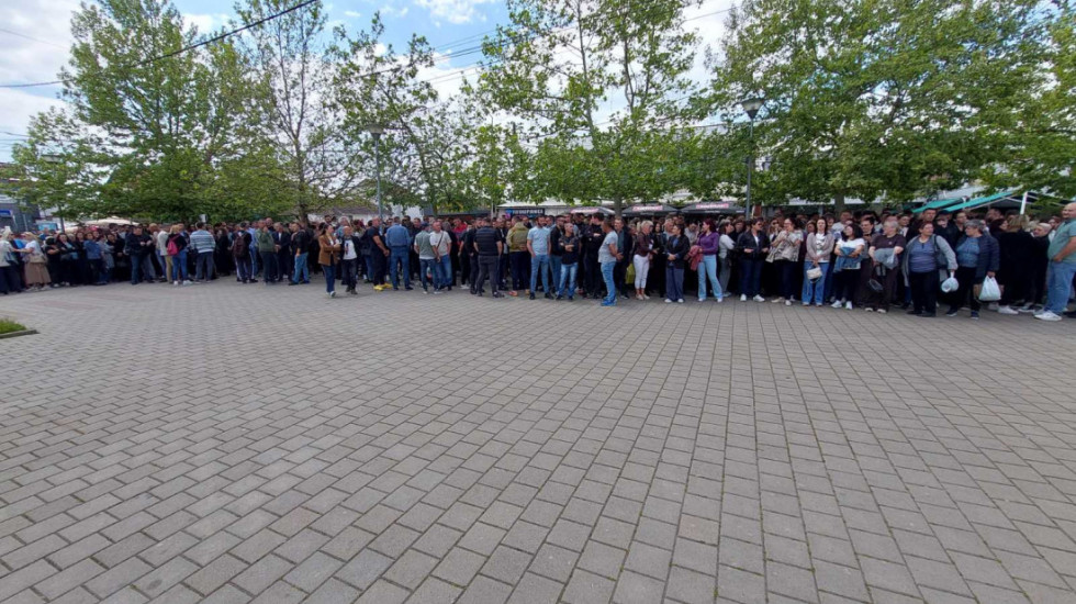 "Politički motivisan proces": Protest u Gračanici nakon određivanja pritvora Srbima, advokati ukazuju na pravne propuste