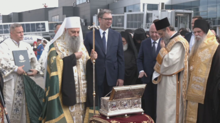 Vučić: Donošenje Pojasa Presvete Bogorodice ogromna čast, ali i nada za Srbiju