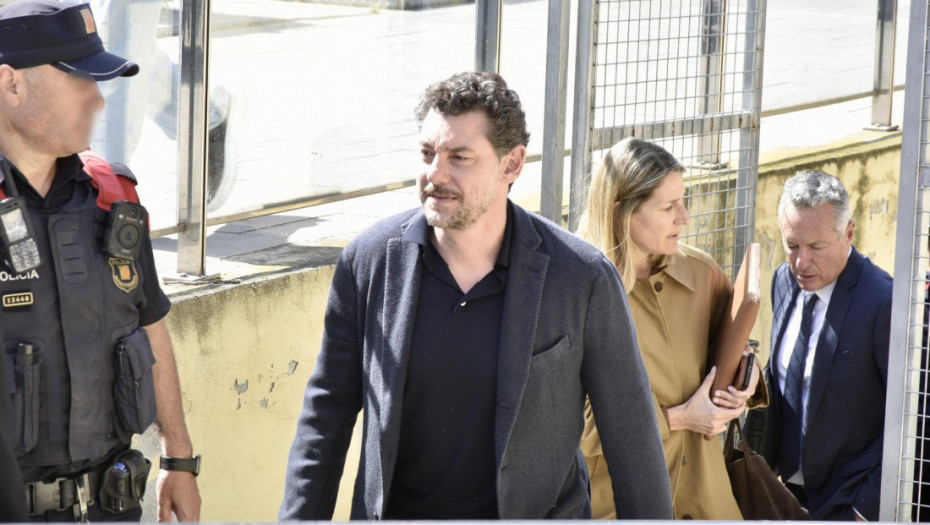 Sin osnivača Manga privremeno napustio funkciju u kompaniji zbog istrage o smrti oca