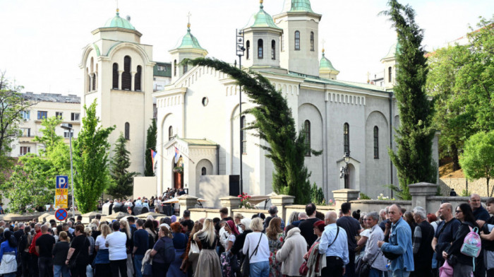 Veliko interesovanje za svetinju: Više od pola miliona vernika poklonilo se Pojasu Presvete Bogorodice