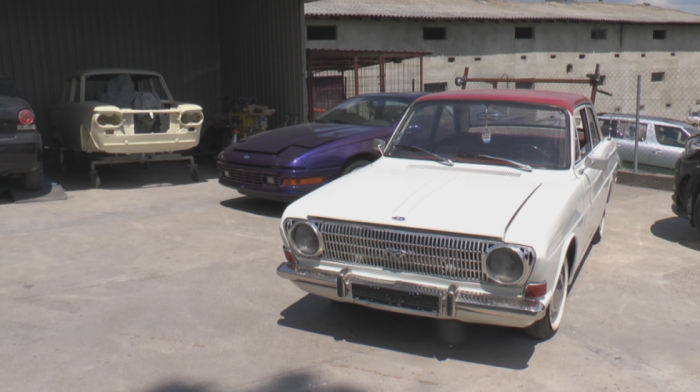 "Vremeplovi na točkovima": Oldtajmeri kao strast - kako izgleda restauracija starih automobila?