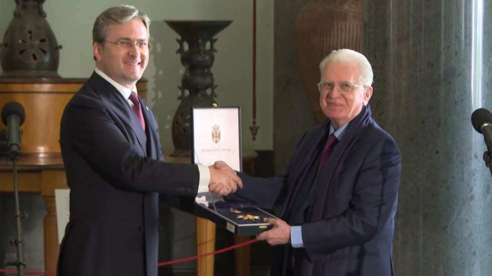 Selaković u Sankt Peterburgu uručio Orden srpske zastave I reda direktoru "Ermitaža"