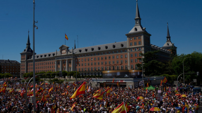 Hiljade ljudi na protestima u Madridu protiv vlade Pedra Sančeza, traže  prevremene opšte izbore
