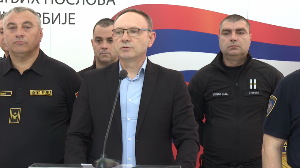 Direktor policije Dragan Vasiljević: Na Slaviji prisutno 34.400 građana, situacija mirna i pod kontrolom