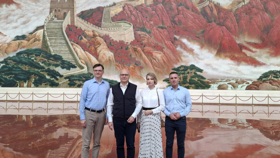 Delegacija SNS posetila Muzej Komunističke partije Kine u Pekingu