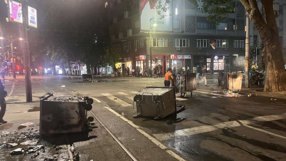 Gradska čistoća osudila vandalizam i uništavanje kontejnera na protestu