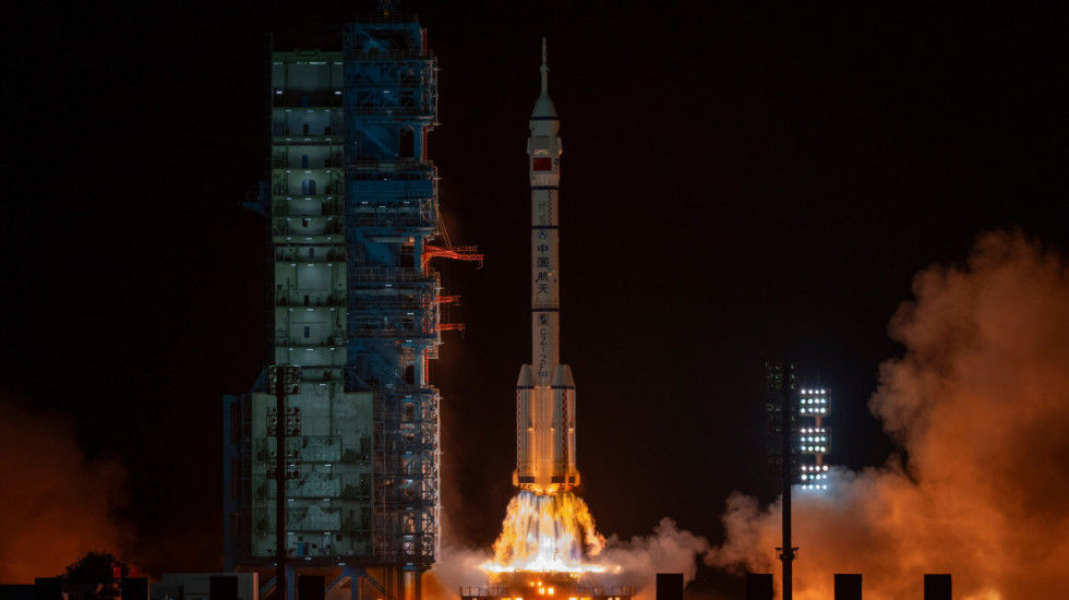 Kina poslala tri astronauta u svemir, jedan ostaje godinu dana na stanici "Tjangong"