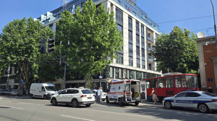 Prve fotografije nesreće na Dorćolu: Tramvaj iskočio iz šina i udario u zgradu, ima povređenih