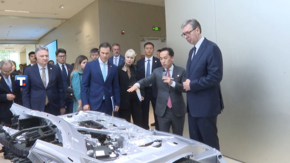 Predsednik Vučić u fabrici Xiaomi u Pekingu: Održan i sastanak delegacije sa rukovodstvom