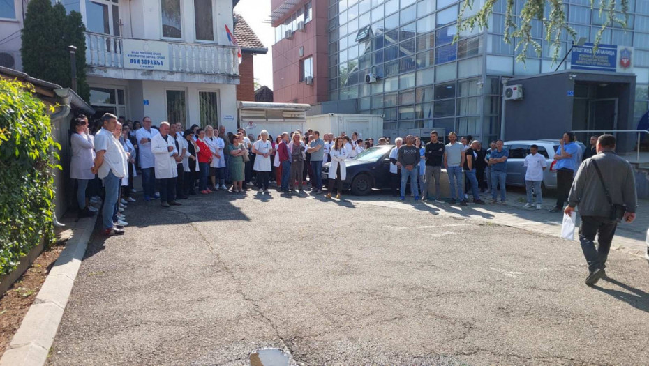 I danas na Kosovu i Metohiji održani mirni protesti zbog hapšenja sedmoro direktora