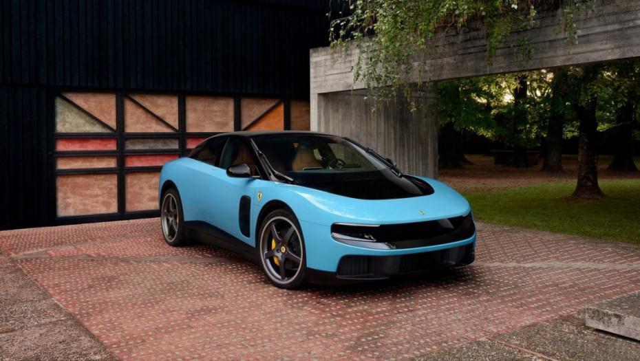 Kome treba električni Ferrari: Akcije kompanije drastično pale, nakon što su predstavili svoj prvi EV model