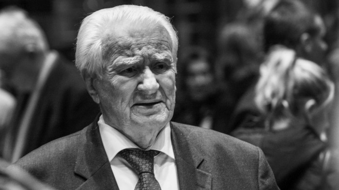 Umro bivši predsednik DS Dragoljub Mićunović