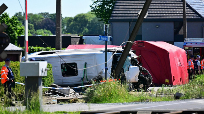 Tragedija u Belgiji: Voz naleteo na školski autobus, ima poginulih