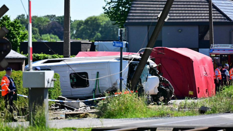 Tragedija u Belgiji: Voz naleteo na školski autobus, ima poginulih