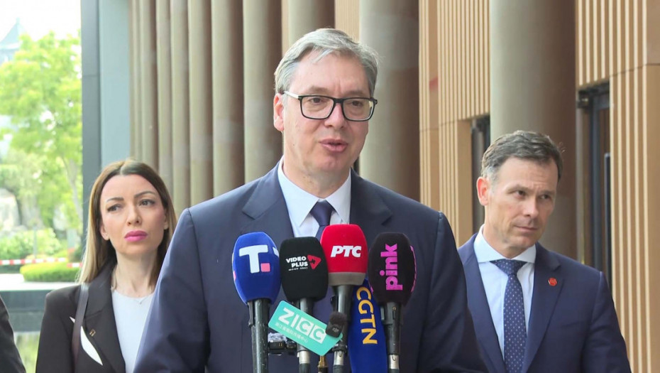Obraćanje predsednika Vučića: Potpisali smo 950 miliona evra investicija, prva faza sklapanja robota kreće 15. jula