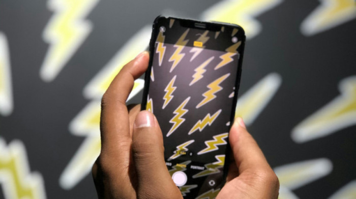 Ruski meteorolozi upozoravaju: Kada grmi, mobilni telefon može da eksplodira