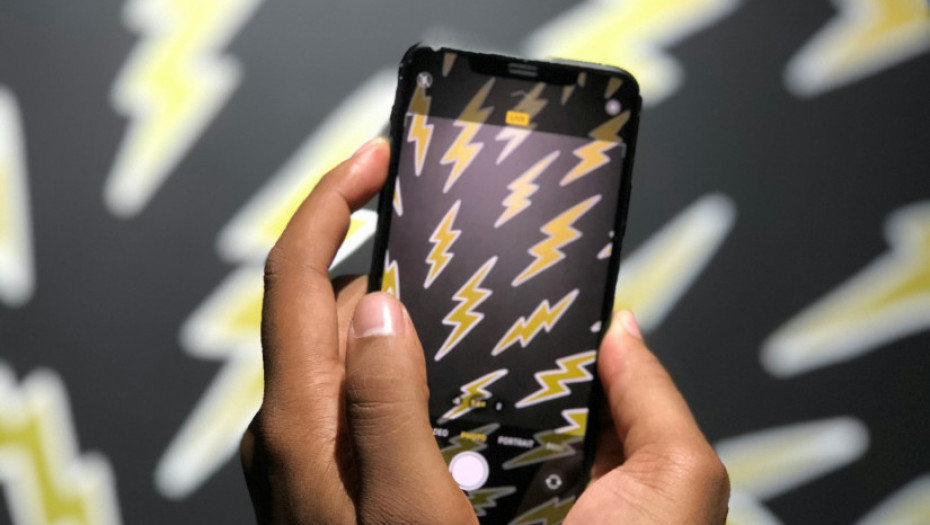 Ruski meteorolozi upozoravaju: Kada grmi, mobilni telefon može da eksplodira