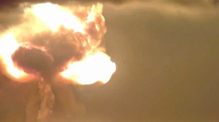 Nebo se zacrvenelo, kuće se tresle: Pogledajte kako Bezosova raketa nestaje u vatrenoj kugli, snimak obišao svet