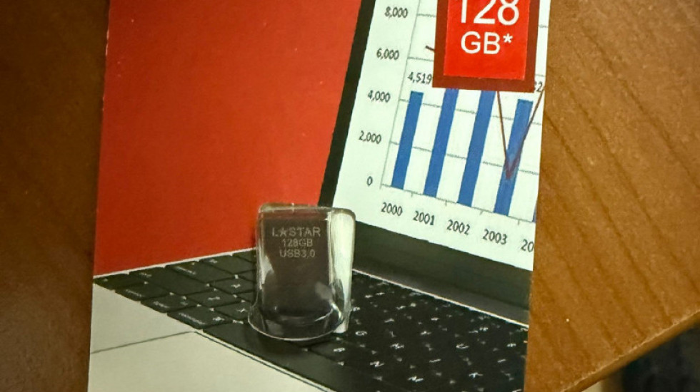 Sprečeno krijumčarenje memorijskih kartica i opreme za telefone