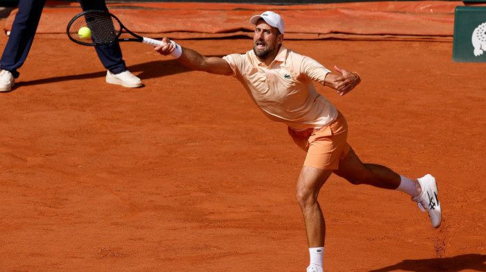 Šok na Rolan Garosu: Novak poražen od Fonseke posle vođstva od 2:0 u setovima