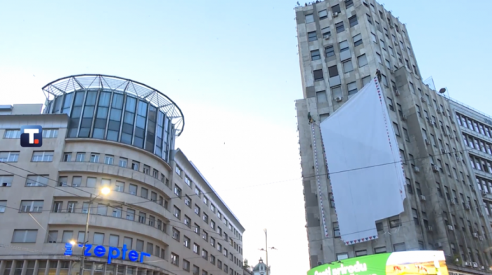 Uklonjen baner sa Palate "Albanija"