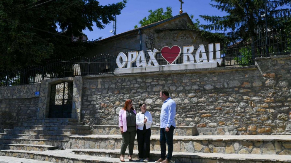 Kandidatkinje Srpske liste obišle Veliku Hoču i Orahovac, razgovarale sa srpskim porodicama