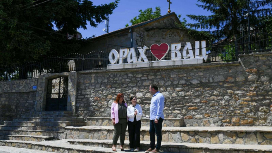Kandidatkinje Srpske liste obišle Veliku Hoču i Orahovac, razgovarale sa srpskim porodicama