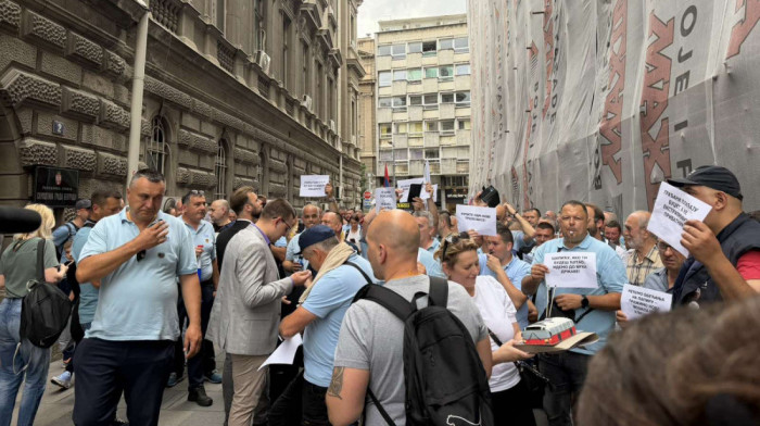 Protest radnika GSP-a ispred Skupštine grada: Šapiću dali rok od pet dana za ispunjenje četiri zahteva