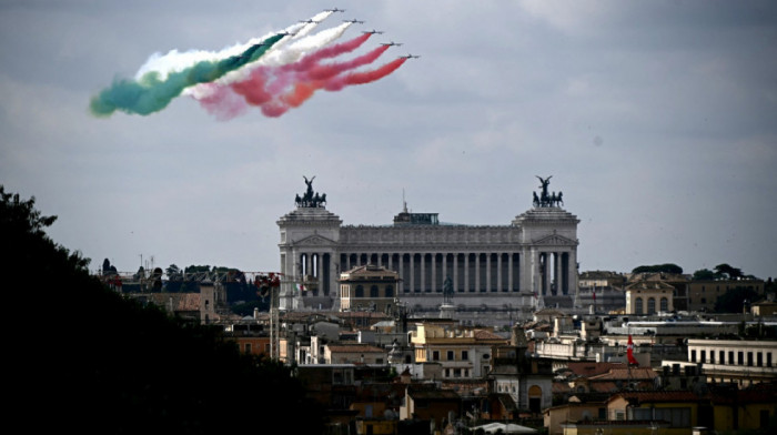 Italija slavi Dan Republike: Polaganje venaca, vojna parada i vazdušni spektakl u Rimu (VIDEO)