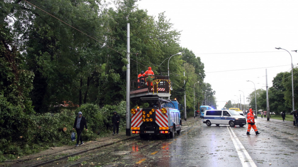 Nevreme "razara" region: Jak pljusak i vetar pogodili Zagreb, u Sloveniji grad
