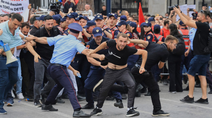 Novi protest u Tirani: Građani protiv luksuznog kompleksa Džareda Kušnera