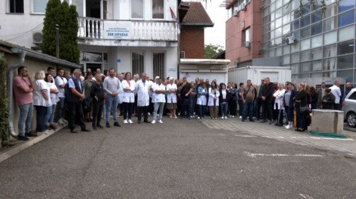 Protesti u Gračanici traju 12. dan: Traže oslobađanje uhapšenih srpskih direktora